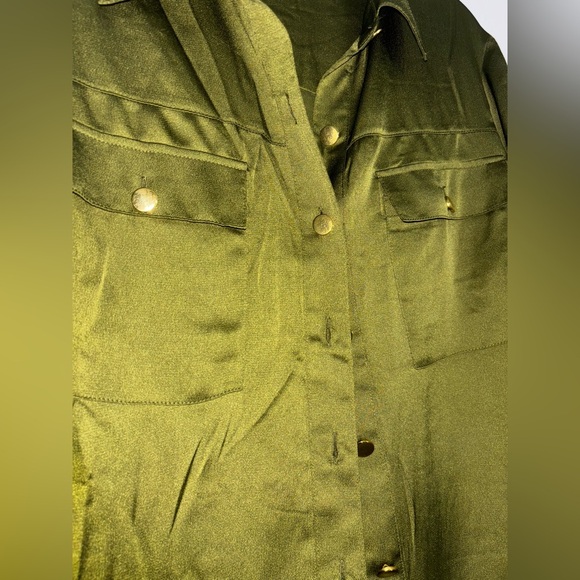 Chartreuse Fashion to figure out NWOT shirt - Picture 2 of 3